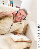 Happy senior men relaxing. Стоковое фото, фотограф Ilka Erika Szasz-Fabian / PantherMedia / Фотобанк Лори