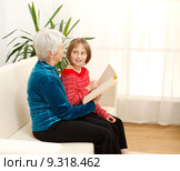 Grandmother with grandchild. Стоковое фото, фотограф Ilka Erika Szasz-Fabian / PantherMedia / Фотобанк Лори