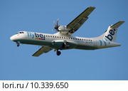 Самолет ATR 72-212 ((OH-ATN) компании Nordic Regional Airlines перед посадкой в аэропорт Пулково (2015 год). Редакционное фото, фотограф Виктор Карасев / Фотобанк Лори