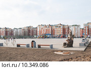 Площадь возле ТРК "Триумф Плаза" в Обнинске (2015 год). Редакционное фото, фотограф Алёшина Оксана / Фотобанк Лори