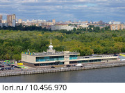 Южный речной вокзал. Река Москва (2015 год). Редакционное фото, фотограф Александр Ледовской / Фотобанк Лори