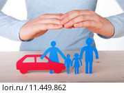 Hands Guarding Family and Car. Стоковое фото, фотограф Nadja Blume / PantherMedia / Фотобанк Лори