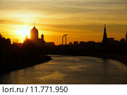 Храм Христа Спасителя на закате. Москва (2014 год). Стоковое фото, фотограф ирина реброва / Фотобанк Лори