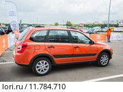Lada Kalina Cross на открытой площадке тест-драйва на Международной выставке Moscow Off-road Show 2015. Редакционное фото, фотограф Алёшина Оксана / Фотобанк Лори