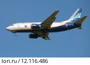 Самолет Boeing 737-5Y0 (VP-BQI ) компании Нордавиа в полете крупным планом (2015 год). Редакционное фото, фотограф Виктор Карасев / Фотобанк Лори