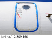 Дверь самолёта ТУ-154 (2015 год). Редакционное фото, фотограф Карданов Олег / Фотобанк Лори