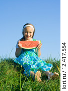 Girl with melon slice. Стоковое фото, фотограф Ilka Erika Szasz-Fabian / PantherMedia / Фотобанк Лори
