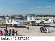 Фронтовой истребитель МиГ-29СМТ и МиГ-31БМ Сверхзвуковой всепогодный истребитель-перехватчик дальнего радиуса действия (2015 год). Редакционное фото, фотограф Алексей Бок / Фотобанк Лори
