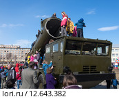 "Знакомство" детей с ракетным комплексом "Редут" (2015 год). Редакционное фото, фотограф Вячеслав Палес / Фотобанк Лори