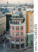 Вход в торговый центр "Наутилус" в центре Москвы (2015 год). Редакционное фото, фотограф Алёшина Оксана / Фотобанк Лори