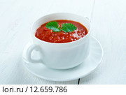 Gazpacho de remolacha - гаспаччо де ремолача, испанский томатный суп со свеклой и чесноком. Стоковое фото, фотограф Александр Fanfo / Фотобанк Лори