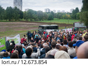 Митинг против застройки парка Дружба. Район метро Речной Вокзал, Москва, САО. Выступает с речью Леонид Андреевич Зюганов. 12 сентября 2015 года. Редакционное фото, фотограф Наталья Федорова / Фотобанк Лори