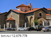 Кипр, Вид на монастырь Киккос в горах Троодос (2015 год). Редакционное фото, фотограф Алексей Голованов / Фотобанк Лори