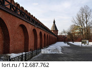 Стена и башня Тульского кремля зимой в оттепель (2015 год). Редакционное фото, фотограф Енин Арсений / Фотобанк Лори