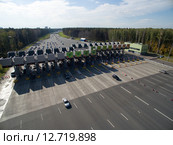 Платная объездная дорога «Северный обход Одинцово». Пункт взимания платы (ПВП-69) на платной дороге. (2015 год). Стоковое фото, фотограф Алексей А. Егоров / Фотобанк Лори