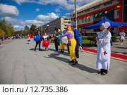 Сказочные герои выступают для детей (2015 год). Редакционное фото, фотограф Иван Карпов / Фотобанк Лори
