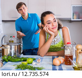 person criticizing young spouse. Стоковое фото, фотограф Яков Филимонов / Фотобанк Лори