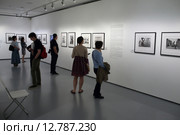 Выставка военных фотографий в Московском доме фотографии (2015 год). Редакционное фото, фотограф Дмитрий Неумоин / Фотобанк Лори