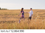 young couple outdoor. Стоковое фото, фотограф Майя Крученкова / Фотобанк Лори