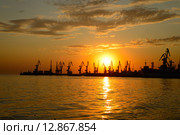 Морской порт на закате. Стоковое фото, фотограф Константин Бабенко / Фотобанк Лори