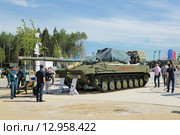 Самоходная противотанковая десантная пушка 2С25 "Спрут-СД" с парашютом на Международном военно-техническом форуме "Армия-2015". Кубинка, военно-патриотический парк "Патриот" Редакционное фото, фотограф Игорь Долгов / Фотобанк Лори