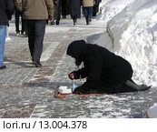 Нищая старушка просит милостыню на Моховой улице в Москве (2010 год). Стоковое фото, фотограф lana1501 / Фотобанк Лори