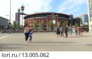 Барселона - 10 октября 2015: Торговый центр Las Arenas Shopping Малл на Площади Испании, переоборудованный из арены для корриды и люди гуляют 10 октября 2015, Барселона, Каталония, Испания. Редакционное видео, видеограф Ekaterina Andreeva / Фотобанк Лори