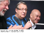 В Продюсерском центре Игоря Сандлера прошла пресс-конференция, посвящённая 50-летию легендарной группы Бари Алибасова «Интеграл». Руководитель московского Театра эстрады Геннадий Хазанов. (2015 год). Редакционное фото, фотограф Александр С. Курбатов / Фотобанк Лори
