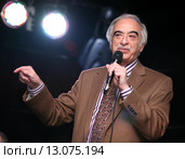 В Продюсерском центре Игоря Сандлера прошла пресс-конференция, посвящённая 50-летию легендарной группы Бари Алибасова «Интеграл». Посол Республики Азебайджан в РФ, певец,музыкант Полад Бюль Бюль Оглы (2015 год). Редакционное фото, фотограф Александр С. Курбатов / Фотобанк Лори