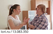 Mother and adult daughter after quarrel. Стоковое видео, видеограф Яков Филимонов / Фотобанк Лори