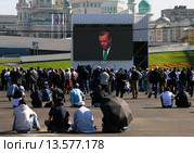 Трансляция на большом экране выступления президента Турции Реджепа Эрдогана во время церемонии открытия Московской соборной мечети (2015 год). Редакционное фото, фотограф Данила Васильев / Фотобанк Лори