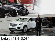 Презентация нового Cadillac XT 5 на автосалоне в Лос-Анджелесе (2015 год). Редакционное фото, фотограф Роман Коротков / Фотобанк Лори