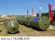 Международный авиационно-космический салон МАКС-2015. Зенитные управляемые ракеты из состава С-300ВМ «Антей-2500» - российская система ПВО. Редакционное фото, фотограф Игорь Долгов / Фотобанк Лори