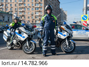Автоинспекторы ГИБДД на мотоциклах патрулируют улицы Москвы (2013 год). Редакционное фото, фотограф Михаил Михин / Фотобанк Лори