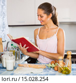 girl rolling dough at table. Стоковое фото, фотограф Яков Филимонов / Фотобанк Лори
