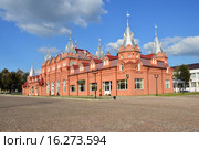 Паломнический центр при Свято-Троицкой Сергиевой Лавре. Проспект Красной Армии, 131. Город Сергиев Посад Московской области (2015 год). Редакционное фото, фотограф lana1501 / Фотобанк Лори