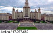 Высотное здание Московского Государственного университета на Воробьевых Горах. Съемка с квадрокоптера (2015 год). Стоковое видео, видеограф Сергей Полетаев / Фотобанк Лори