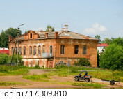 Старый кирпичный дом. Мышкин (2015 год). Стоковое фото, фотограф Александр Щепин / Фотобанк Лори