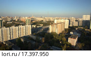 Полёт на коптере над спальным районом Москвы. Стоковое видео, видеограф Евгений Ковалев / Фотобанк Лори