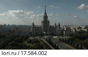 Здание МГУ. Видеосъемка с коптера. Стоковое видео, видеограф Евгений Ковалев / Фотобанк Лори