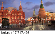 Москва, вид с Манежной площади на Исторический музей, Красную площадь и башни Московского Кремля (2015 год). Стоковое видео, видеограф Яна Королёва / Фотобанк Лори