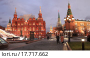 Москва, Кремль, Красная площадь. Рождественская ярмарка на Манежной площади и здание Исторического музея (2015 год). Редакционное видео, видеограф Яна Королёва / Фотобанк Лори
