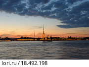 Петропавловская крепость с подсветкой на закате, Санкт-Петербург (2015 год). Стоковое фото, фотограф Максим Мицун / Фотобанк Лори