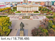 Вид с высоты на здание правительства Тюменской области. Россия (2015 год). Редакционное фото, фотограф Сергей Буторин / Фотобанк Лори