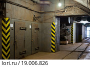 Интерьер технической площадки объекта 820 РТБ подземного военно-морского музейного комплекса "Балаклава", Крым (2015 год). Редакционное фото, фотограф Вячеслав Палес / Фотобанк Лори