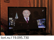 Владимир Владимирович Путин в телевизоре. Новогоднее поздравление (2016 год). Редакционное фото, фотограф Инна Козырина (Трепоухова) / Фотобанк Лори