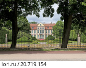 Вид на Аббатский дворец в Оливском парке имени Адама Мицкевича. Гданьск, Польша (2012 год). Стоковое фото, фотограф Ирина Борсученко / Фотобанк Лори