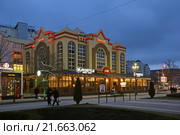 Отель "Венеция" на Курортном бульваре зимой вечером, Кисловодск (2016 год). Редакционное фото, фотограф Алексей Гусев / Фотобанк Лори