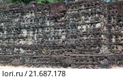 Ангкор-Тхом, терраса прокаженного короля в Сием-Рип, Камбоджа (2010 год). Стоковое видео, видеограф Куликов Константин / Фотобанк Лори