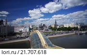 Пешеходный мост через Москву-реку. Видео с коптера. MTS. Редакционное видео, видеограф Евгений Ковалев / Фотобанк Лори